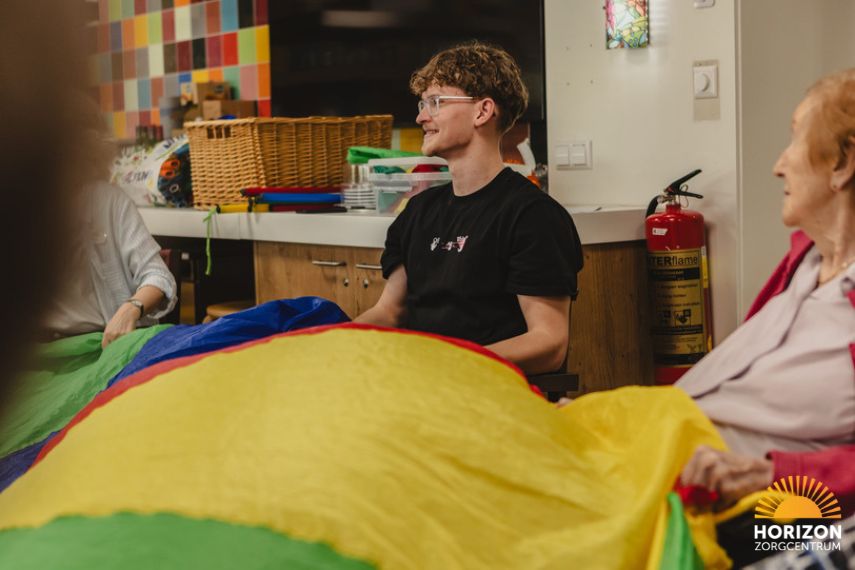 Gezamenlijke activiteit voor bewoners binnen het kleinschalige zorgcentrum